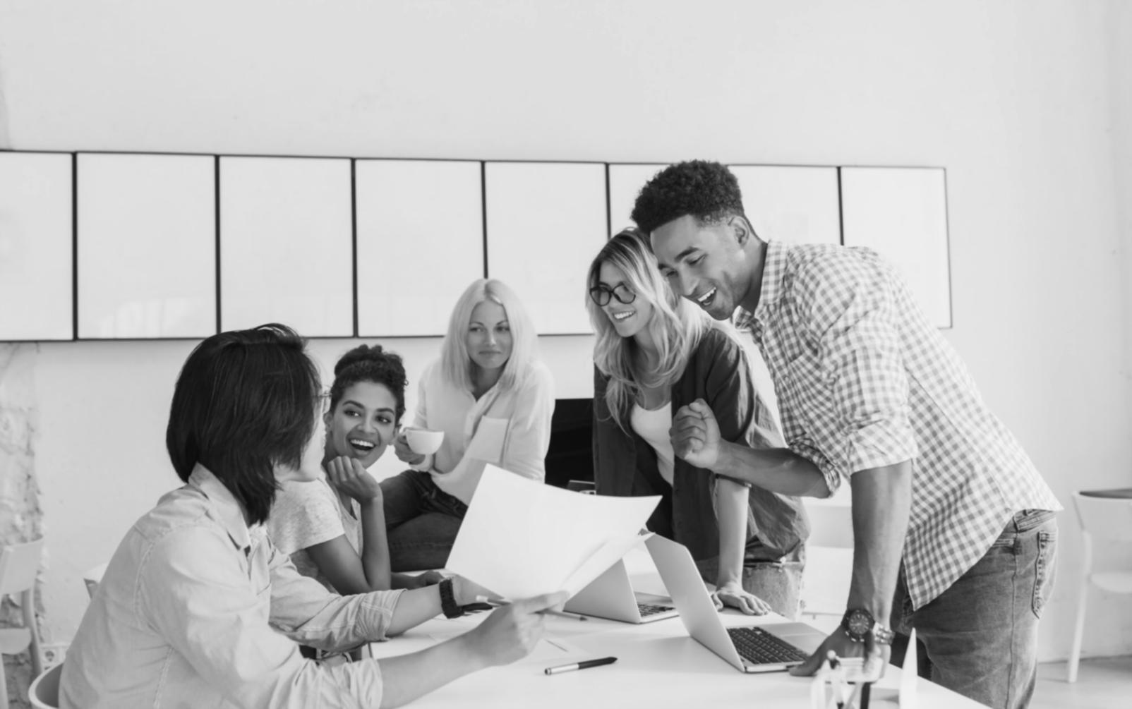 Session d'apprentissage en groupe avec discussions