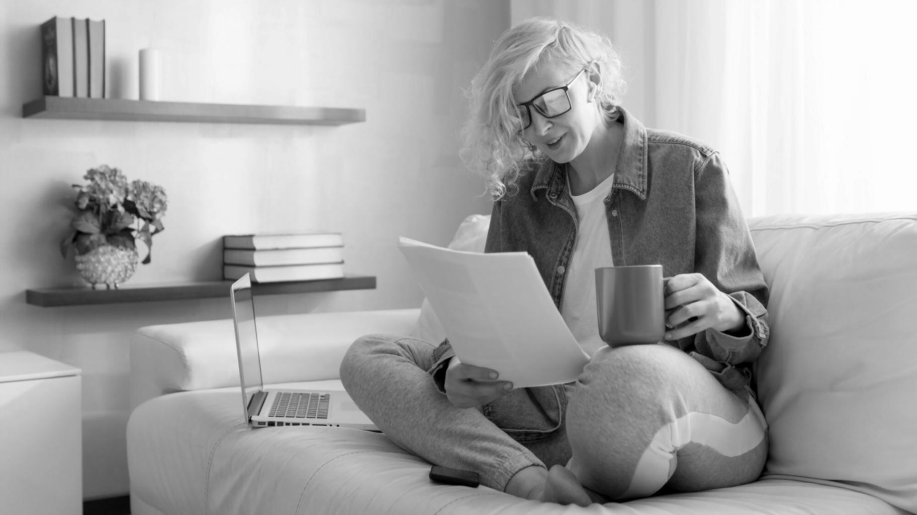 Environnement de travail moderne avec planification financière